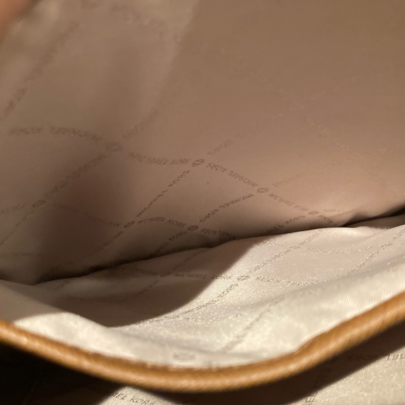 Brown crossbody Michael Kors Bag with gold studs - Picture 3 of 3